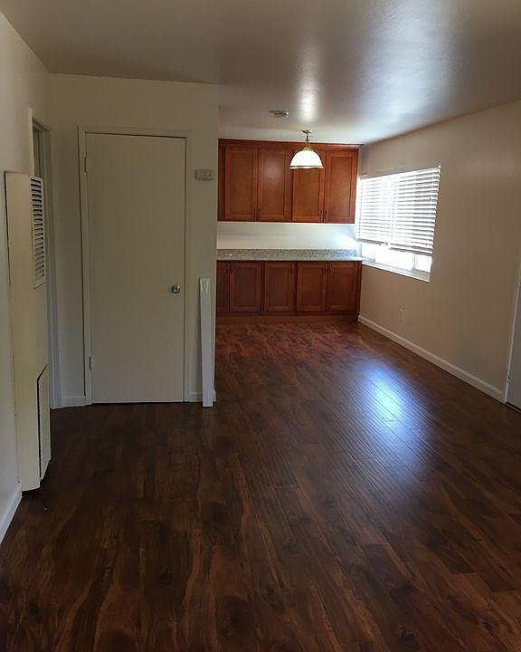 2nd image of 908 Arbor Rd APT A