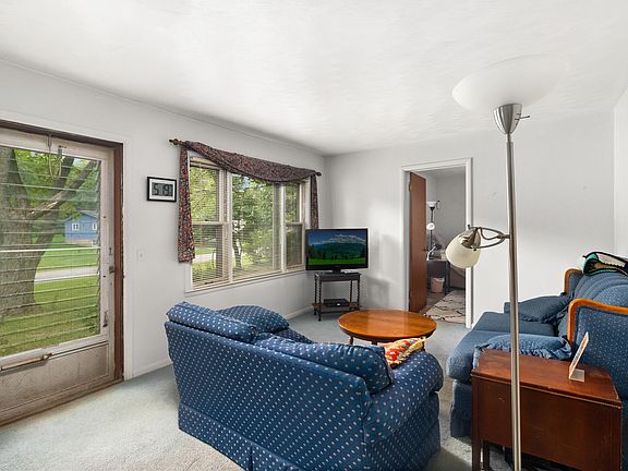 4th image of 7633 Lake Wood Dr