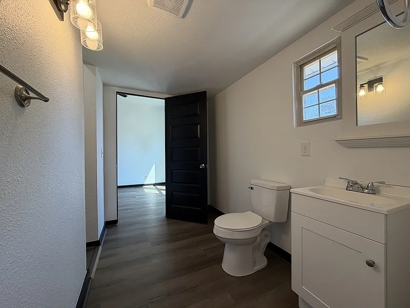 Studio, 1.0 bath, 300 sqft, $600 — Photo 4