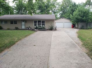 2604 Lawndale Dr, Champaign, IL