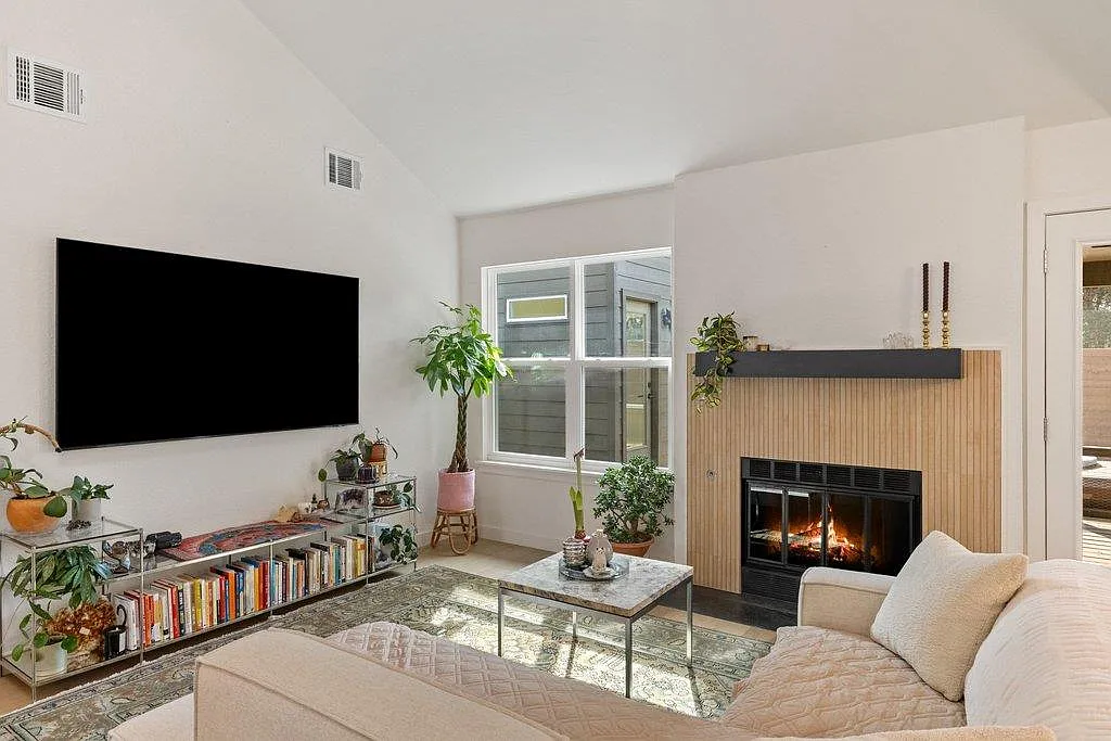 3 bed, 2.0 bath, 1711 sqft, $5,000 — Photo 4