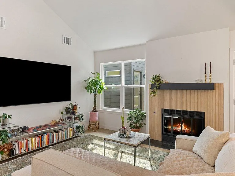 8202 Cache Dr — Photo 4