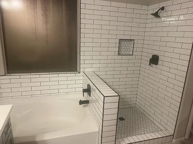 7046 S Claiborne Ave — Photo 12