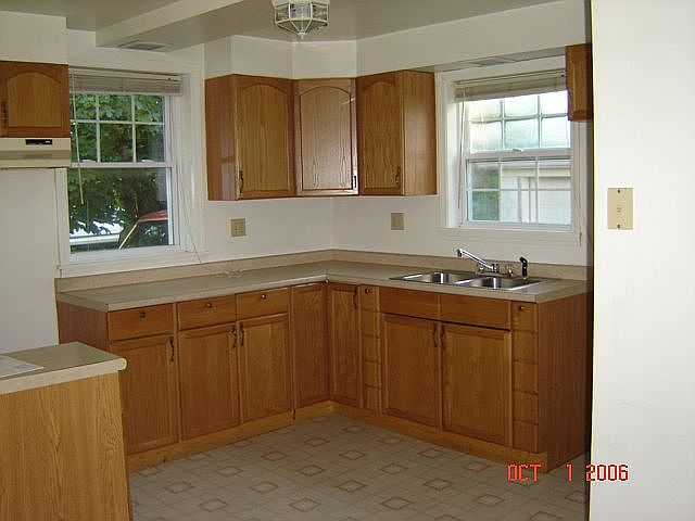 2nd image of 1762 Oakdale Ave