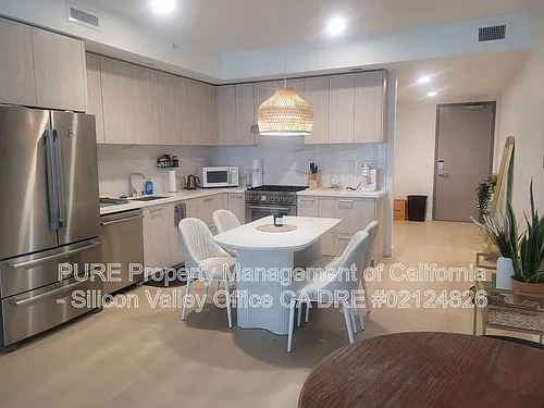 188 W Saint James #10811 Photo 1