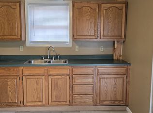 813 W Monroe St, Herrin, IL 62948