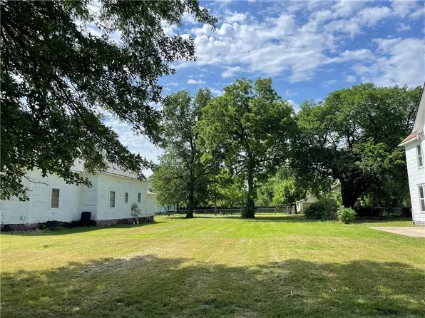 705 Lincoln St, Coffeyville, KS 67337