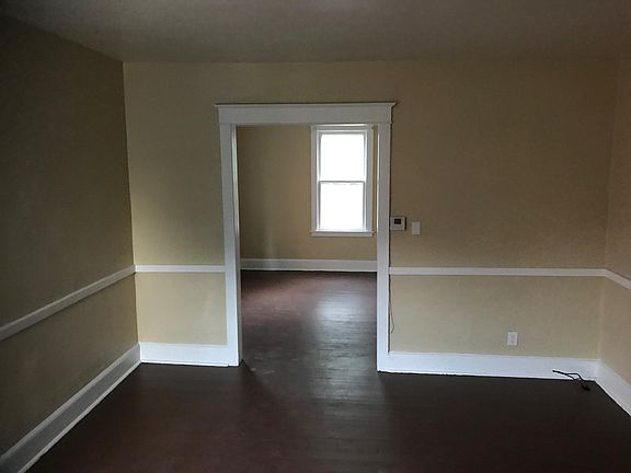 4th image of 6 1/2 Amsbry St