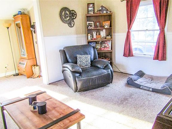 3rd image of 3982 Barton Ave