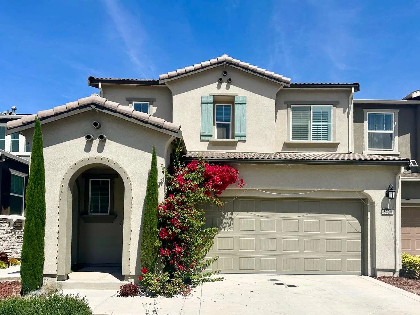 4 bed, 2094 sqft, $3,100 — Photo 1