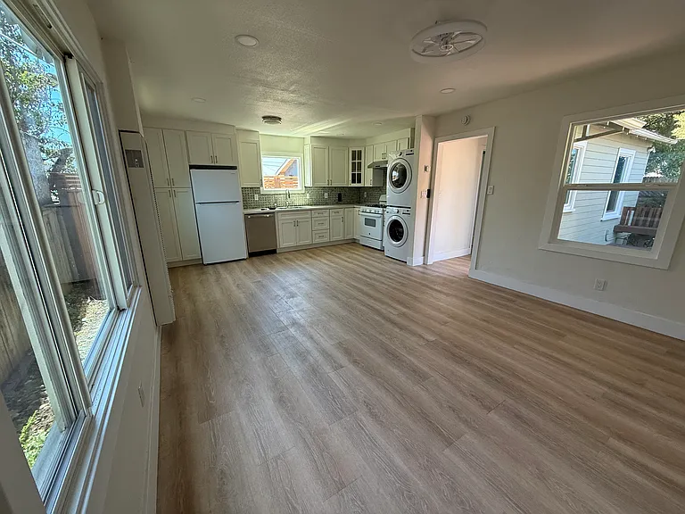 869 Lassen St #A — Photo 4