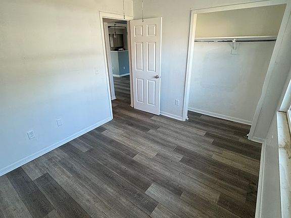4th image of 965 Lake Ln