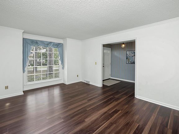 4th image of 217 Stonegate Dr