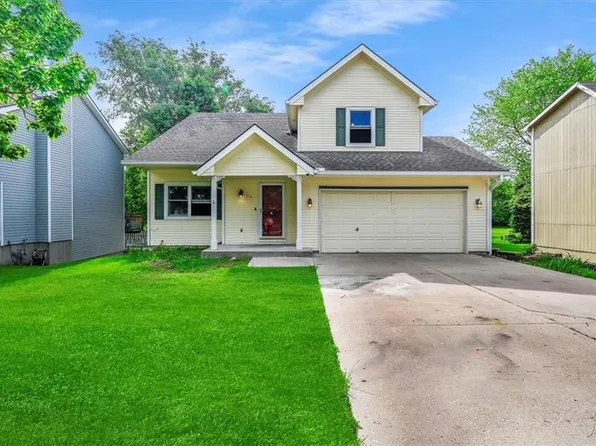 312 Fawn Valley Ct, Lansing, KS 66043