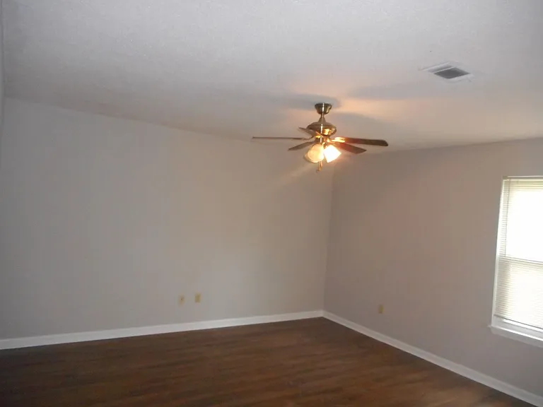 3726 Crest Dr — Photo 18
