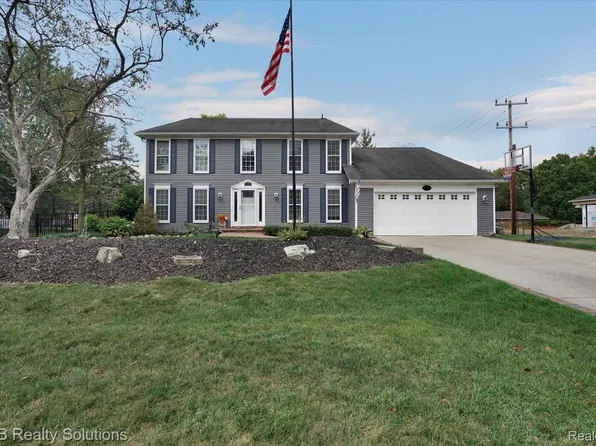 6750 Wing Lake Rd, Bloomfield Hills, MI 48301