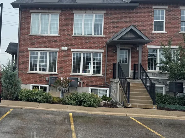 252 Penetanguishene Rd Unit 8, Barrie, ON L4M 7C2