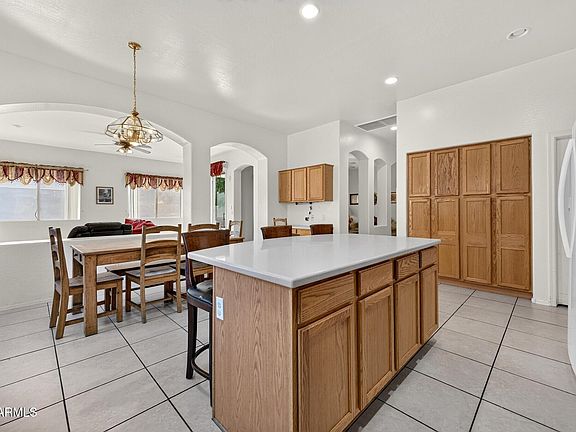 5th image of 1813 E WINCHESTER Place
