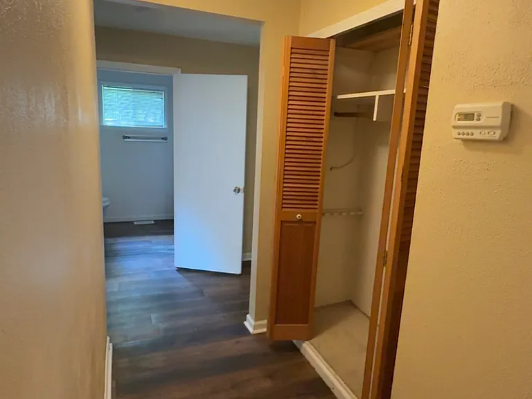 2225 S Division Ave — Photo 11