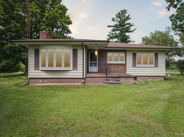 7467 McCandlish Rd, Grand Blanc, MI 48439