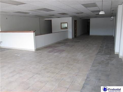 3rd image of 5934 Ames Ave