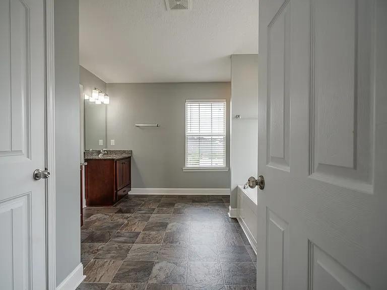 717 Highgrove Ct — Photo 39
