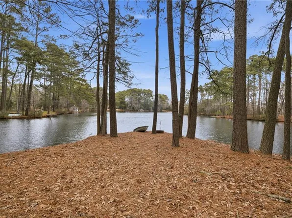 2452 Laurel Cove Dr, Virginia Beach, VA 23454