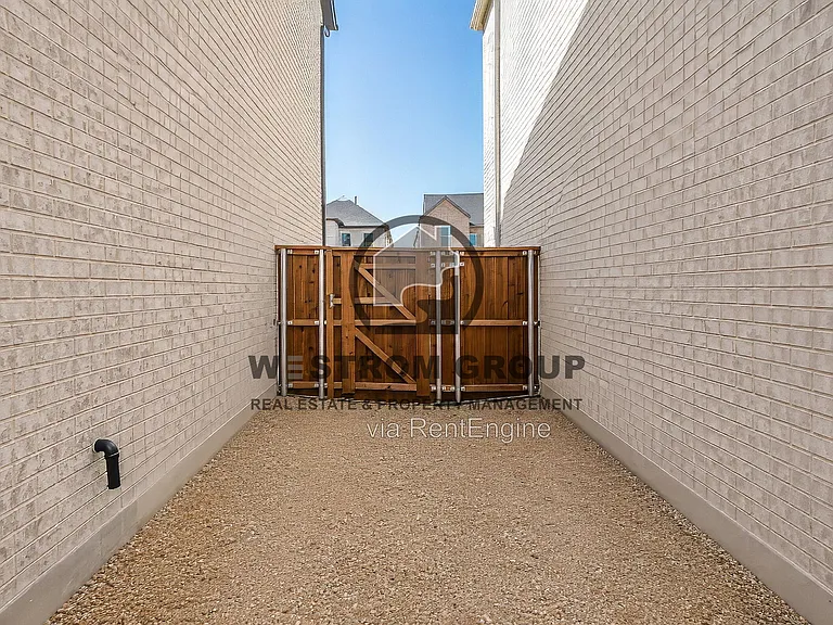 320 Walker Pkwy — Photo 37