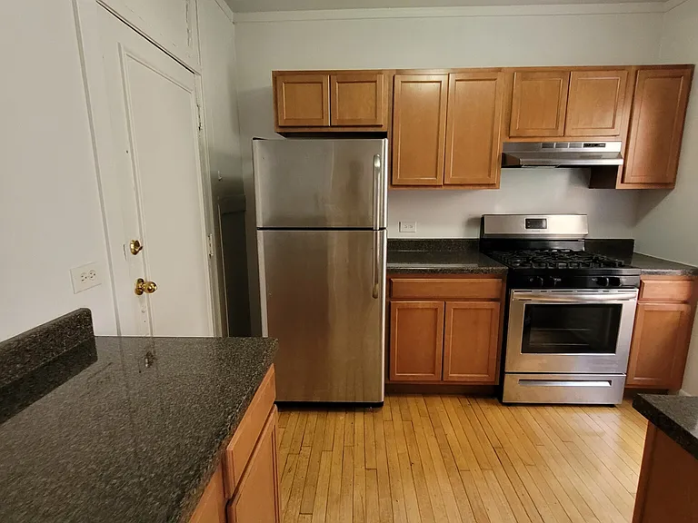 800 Washington St #3 — Photo 4