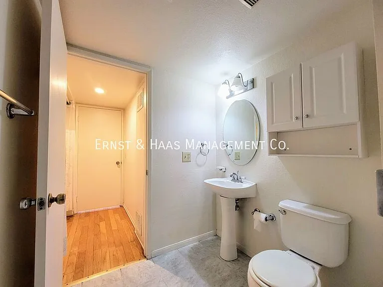 2755 E Hill St — Photo 29