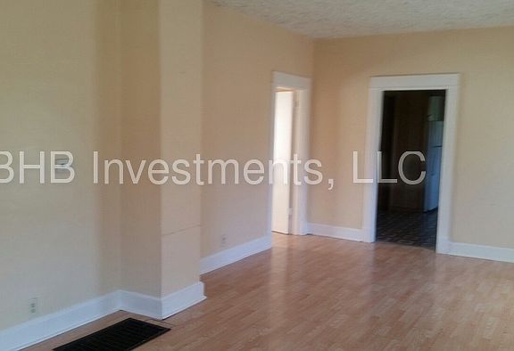 4th image of 3163 Station St