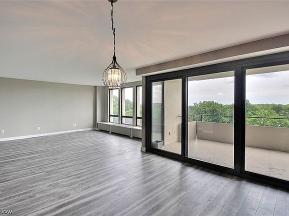 3rd image of 1 Bratenahl Pl APT 802