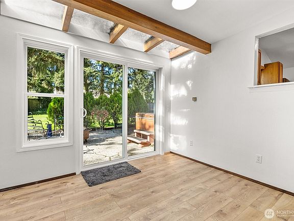 5th image of 10002 Oak Lane SW