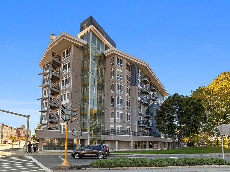262 Monsignor Obrien Hwy #605 — Photo 33