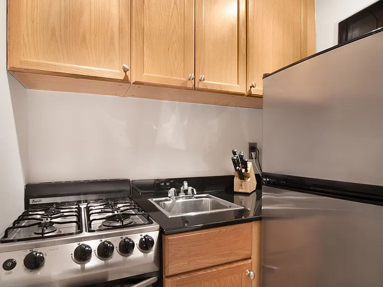 145 W 58th St #5-L — Photo 3