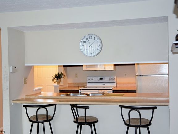 3rd image of 4757 Ledgewood Dr Unit 1