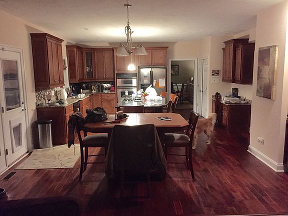 4th image of 820 Country Club Blvd