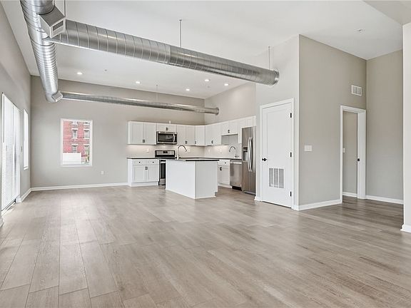 3rd image of 3809 Liberty Ave Unit 201