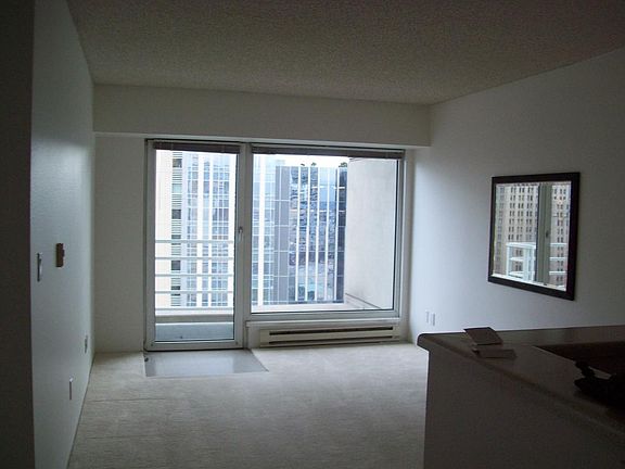 5th image of 1415 2nd Ave Unit 2008