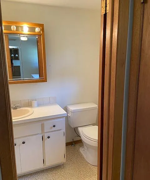 1/2 bath off the laundry room