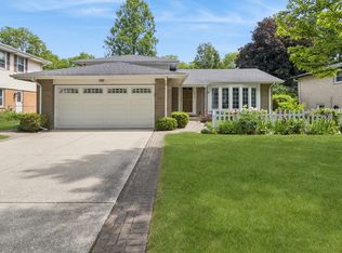 2012 E Cayuga Ln, Mount Prospect, IL 60056