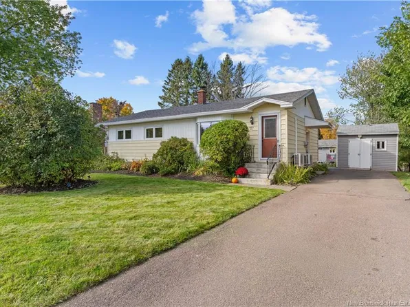 35 Lindsay St, Riverview, NB E1B 2Z9