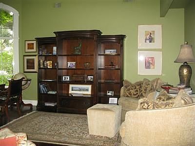 5th image of 918 E Chelsea Dr