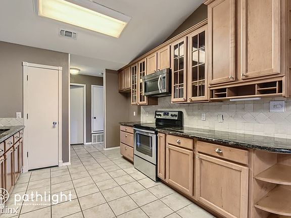 4th image of 10 Llano Dr