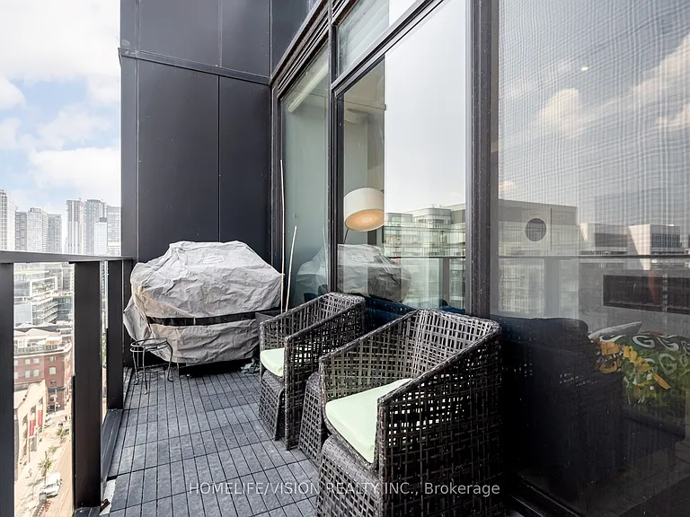 629 King St W #Penthouse 1415 — Photo 28