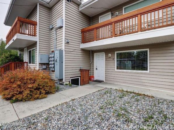 1307 W 38th Pl APT 2