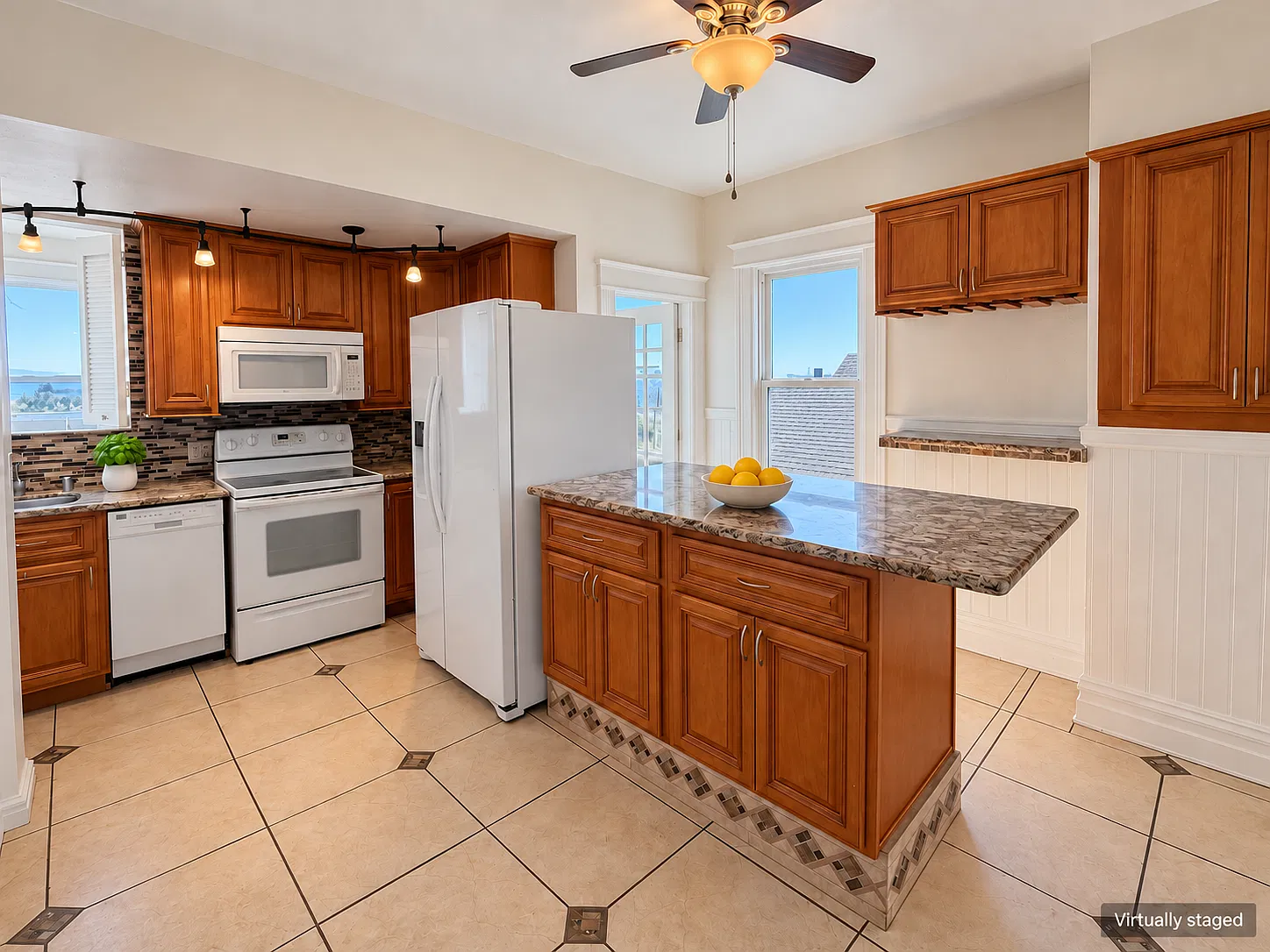 3 bed, 935 sqft, $6,095 — Photo 2