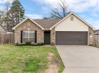 1809 Forest Oaks Dr, Van Buren, AR 72956