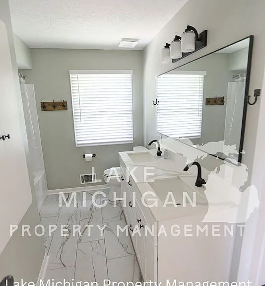 1010 N Hampton Dr NE — Photo 16