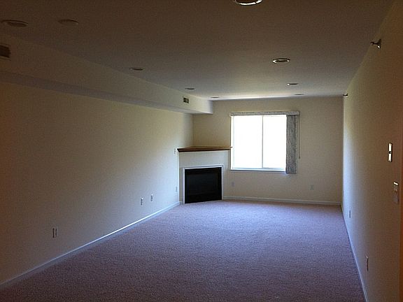 3rd image of 550 Bloomfield Ave APT 17